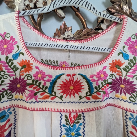 Embroidered Cream Tunic • Boho • Folk - Picture 4 of 8
